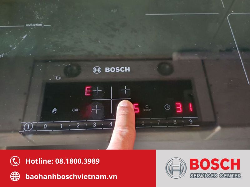 Bếp từ Bosch lỗi E0513 xảy ra khi bo điều khiển và bo nguồn mất giao tiếp với nhau