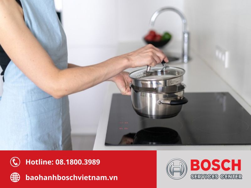 Tắt vùng nấu đang nấu và nhấc nồi ra để khắc phục lỗi E1